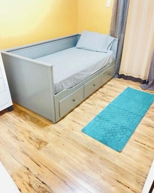 2 bedrooms, in-room safe, iron/ironing board, free WiFi