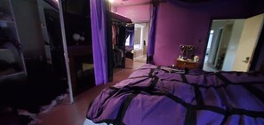 4 bedrooms, desk, iron/ironing board, free WiFi