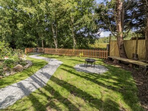 Cottage | Property grounds - Carreg Winllan (Pen-y-sarn)