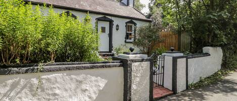 Cottage | Front of property