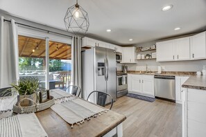 Fridge, microwave, oven, stovetop - Family Friendly Getaway | 4BR-Trampoline-King Bed (Colorado Springs)