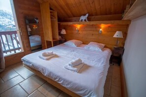 6 bedrooms, iron/ironing board, travel cot, WiFi - Chalet Clearmount hot tub and sauna in Meribel Centre (Les Allues)