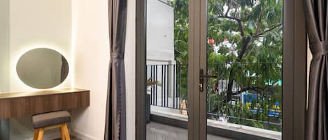 Deluxe with Balcony | Terrace/patio