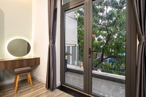 Deluxe with Balcony | Terrace/patio - Justay Pink Church (Ho Chi Minh City)