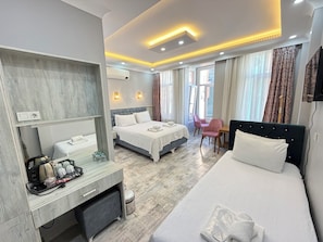 Classic 202 | Egyptian cotton sheets, premium bedding, desk, iron/ironing board - Verseca Hotel (Istanbul)
