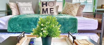 1804A - Cozy 1 BDR in Central City