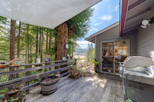  Modern,Clean,Home in the Heart of The Ave. of the Giants ,STARLINK,Gated