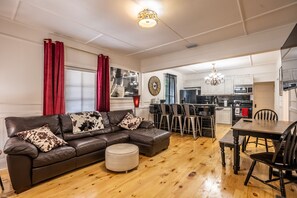 Smart TV - ☆Nature Park House☆ Cozy & Charming | Ace Location (Tampa)