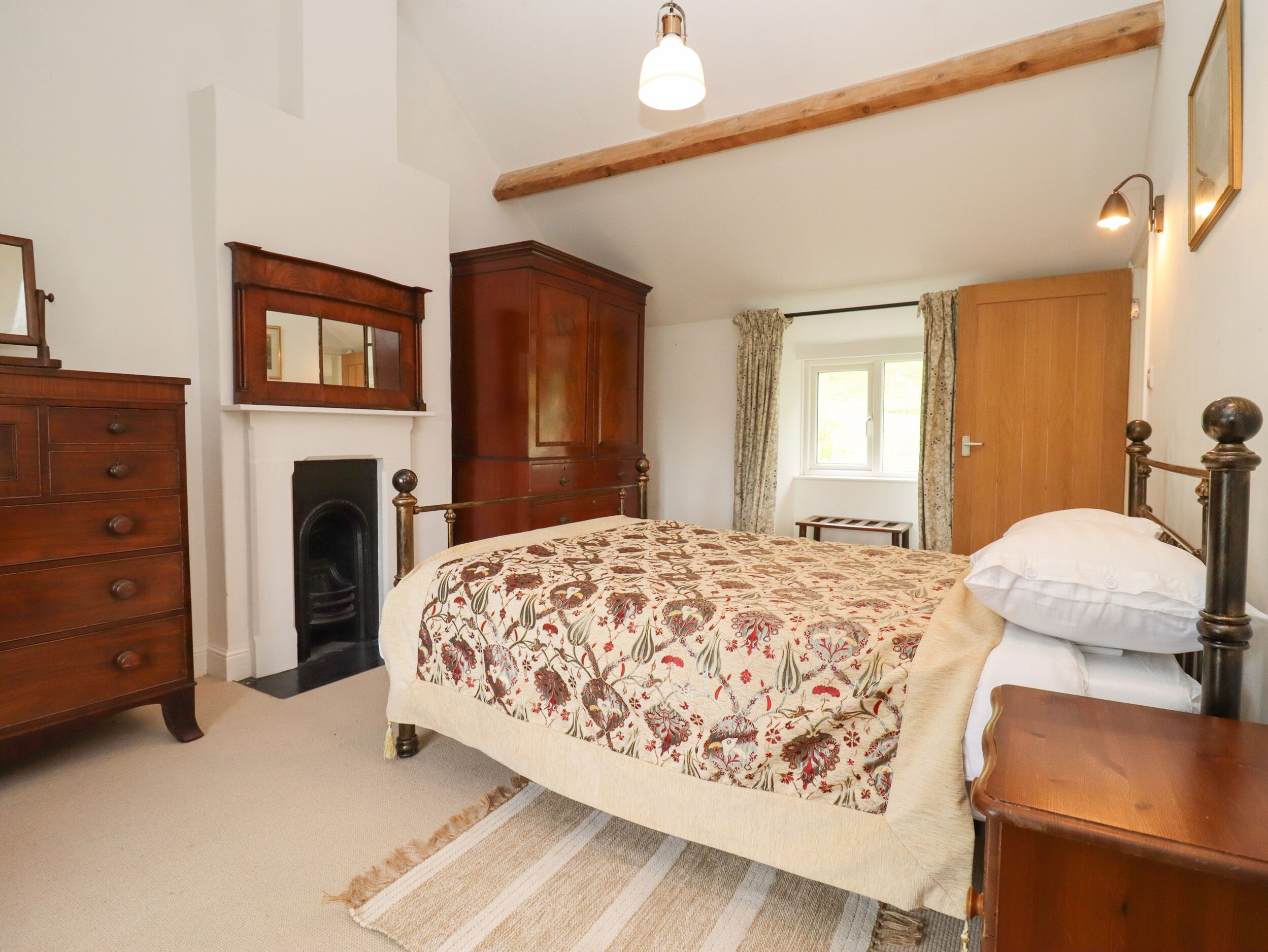 2 bedrooms, individually decorated, individually furnished, free WiFi