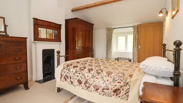 2 bedrooms, individually decorated, individually furnished, free WiFi