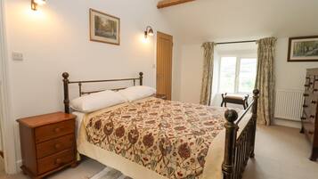 2 Schlafzimmer, individuell dekoriert, individuell eingerichtet