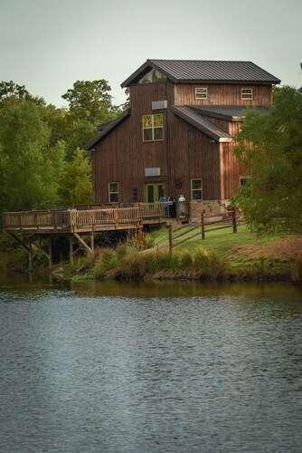 20 minutes from Kyle Field!!