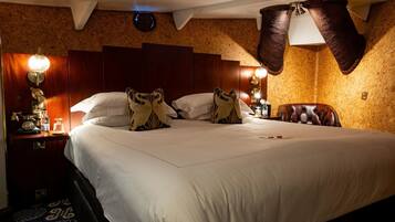 Studiosuite – president | Sengetøy av topp kvalitet, senger med overmadrass og safe på rommet