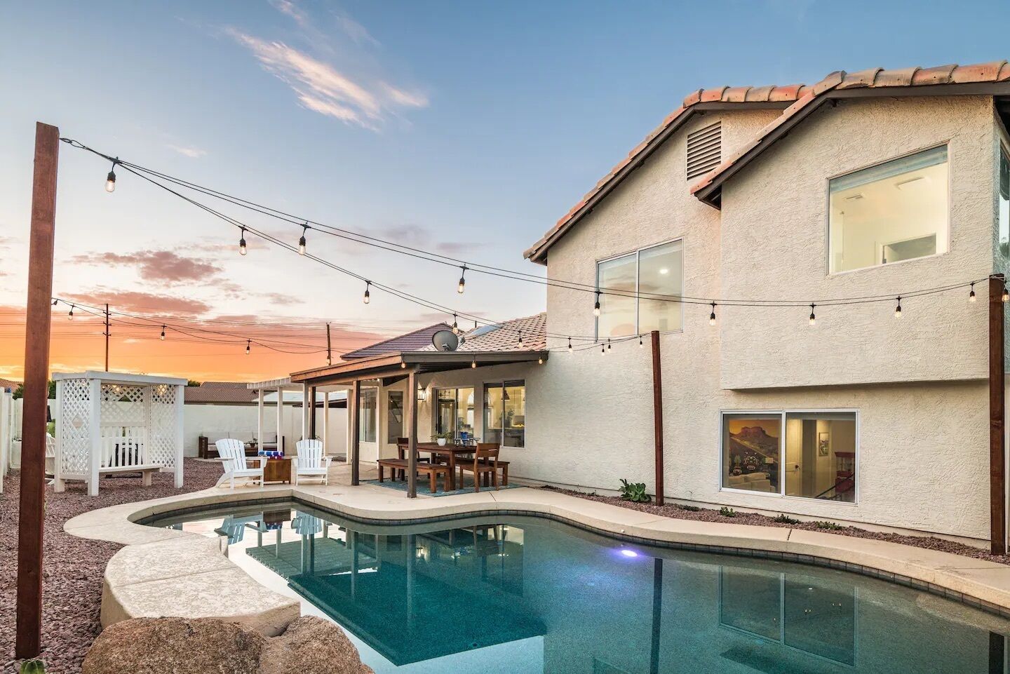 Alberca al aire libre y alberca climatizada