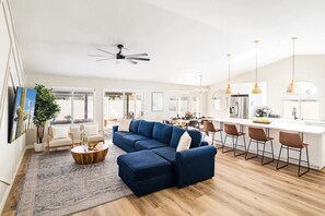 Smart-TV, Videospiele, DVD-Player, Bücher