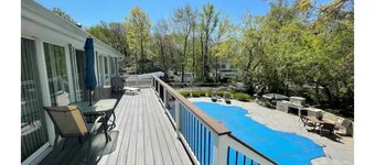 Bay Poolhouse