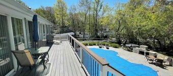 Bay Poolhouse