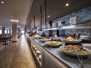 2 restaurants; breakfast, lunch, dinner and brunch served  - Radisson Blu Resort Lanzarote - Adults Only +16 (Teguise)
