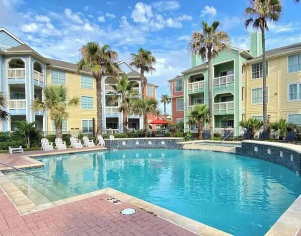 Outdoor pool, a heated pool