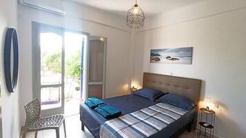 2 makuuhuonetta, tallelokero huoneessa, vauvan matkasänky