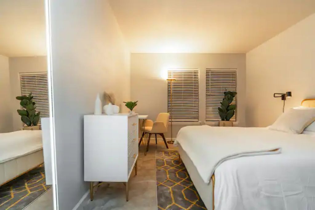 3 bedrooms, desk, iron/ironing board, free WiFi