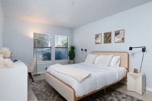 3 habitaciones, escritorio, tabla de planchar con plancha y wifi gratis 