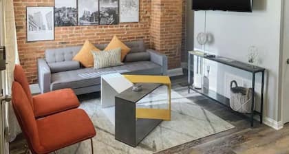 Cozy Modern Micro Apt in the Heart of Fells Point!