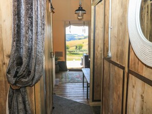 2 bedrooms, individually decorated, individually furnished, free WiFi - Semira Tent Lodge (Totnes)