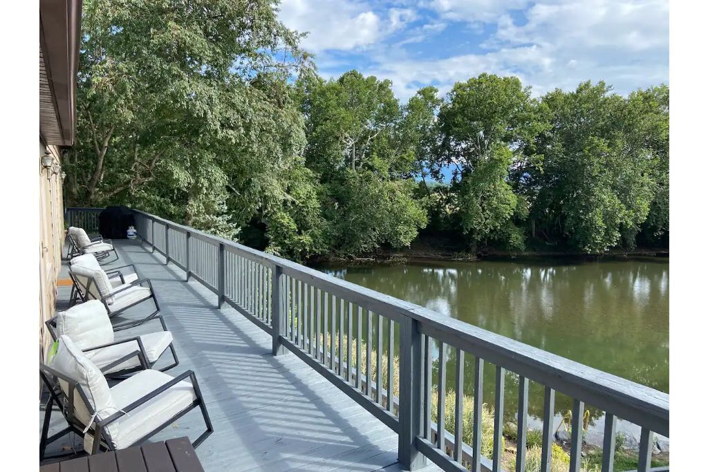 Unique River House on The Potomac - with Hot Tub