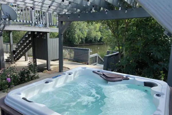 Outdoor spa tub