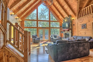 Fireplace, DVD player - Hidden Valley Lodge, 8-BedRm Lodge - Hocking Hills (Logan)
