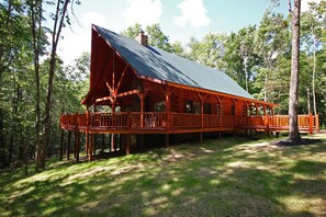 Exterior - Maple Ridge Lodge - 5-Bedroom Lodge -Hocking Hills (South Bloomingville)