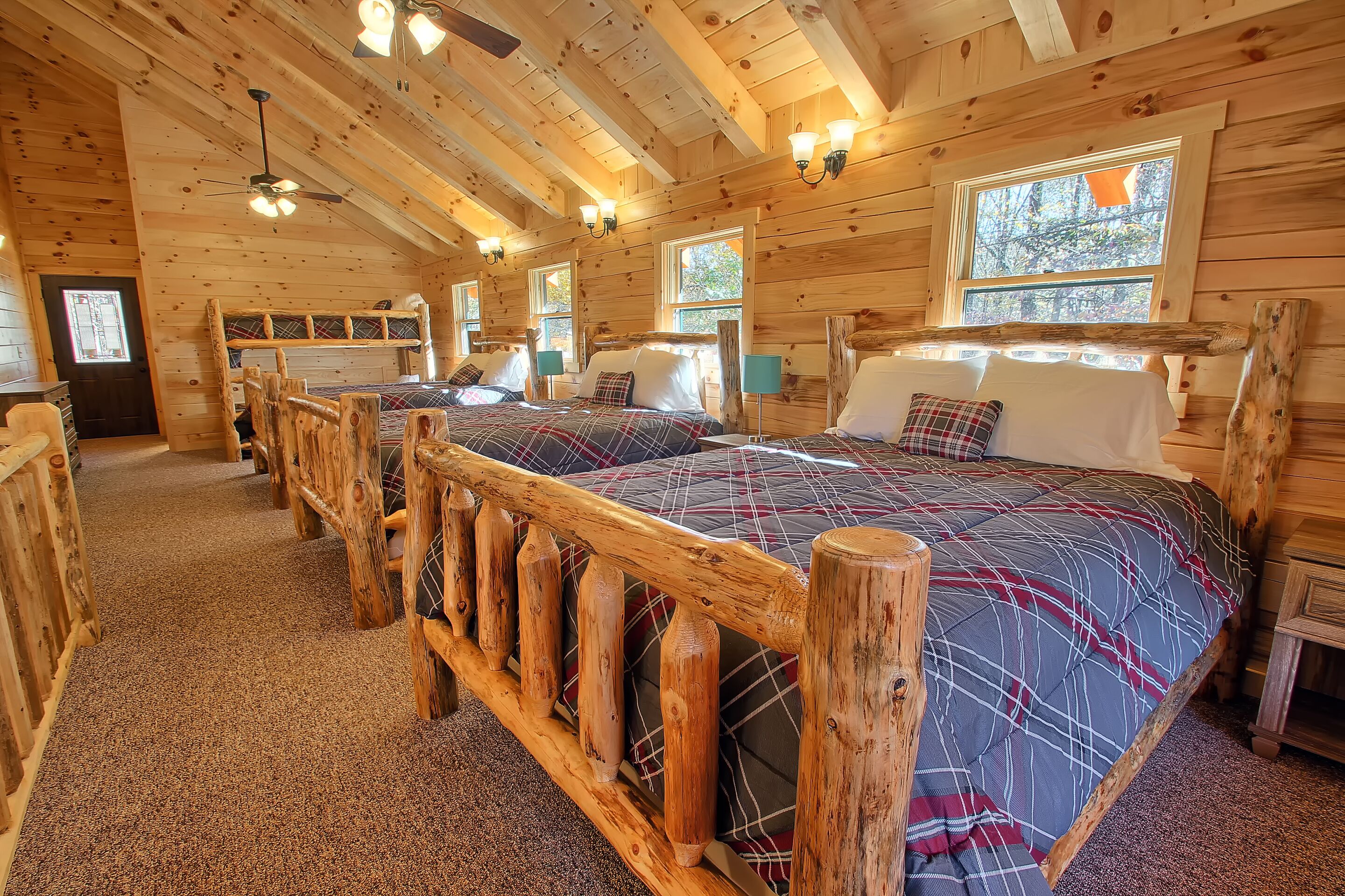 5 bedrooms, WiFi (free), bed sheets