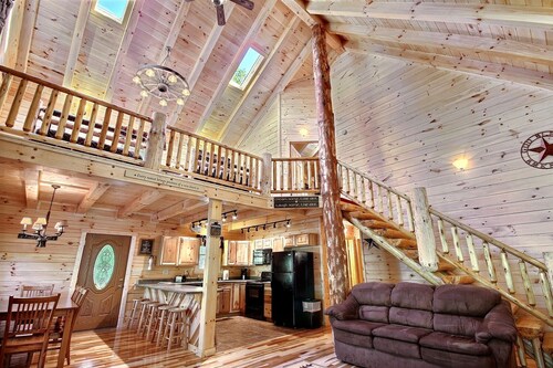 Timber Ridge Lodge - 5-BR, w/King Suite - Hocking