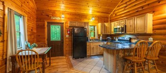 Hunter's Retreat - Cozy Cabin, near Old Man's Cave