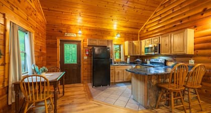 Hunter's Retreat - Cozy Cabin, near Old Man's Cave