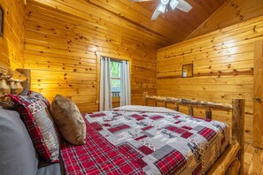 2 bedrooms, free WiFi, bed sheets - Hunter's Retreat - Cozy Cabin, near Old Man's Cave (Logan)