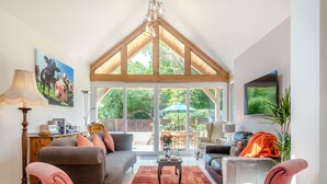 TV, fireplace - 4 bedroom accommodation in Wimborne (Wimborne)