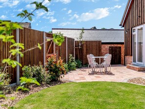 Outdoor dining - 4 bedroom accommodation in Wimborne (Wimborne)