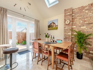 Dining - 4 bedroom accommodation in Wimborne (Wimborne)