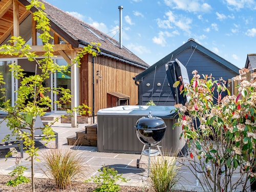 4 bedroom accommodation in Wimborne