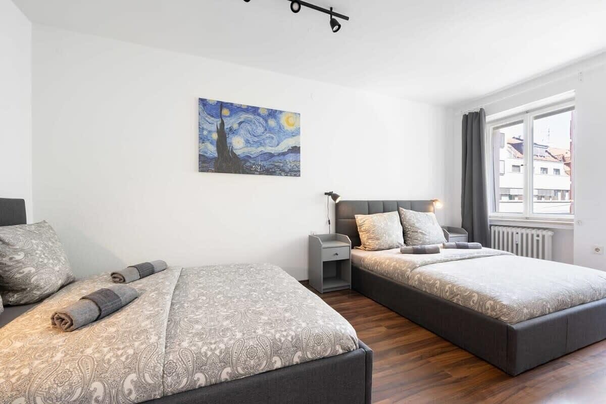3 chambres, fer et planche à repasser, Wi-Fi, draps fournis