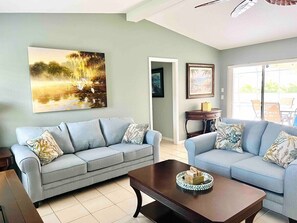 Televisión, videojuegos, libros, oficina