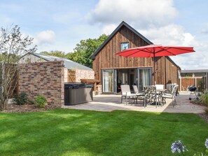 Outdoor dining - The Workshop - UK40448 (Wimborne)