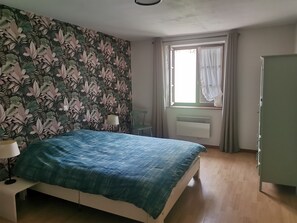 2 chambres, fer et planche à repasser, Wi-Fi, draps fournis