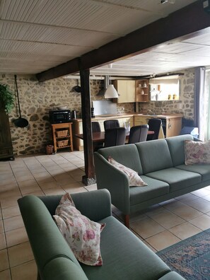 Télévision, chaîne hi-fi