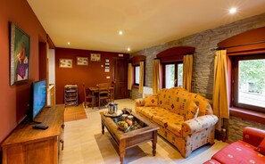 Comfort Studio Suite, 2 Bedrooms | Free WiFi, bed sheets