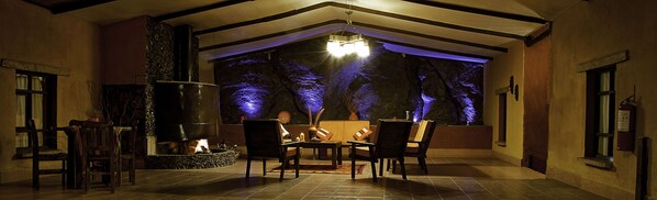 Living area - Hotel Mallku Cueva (Colcha K)