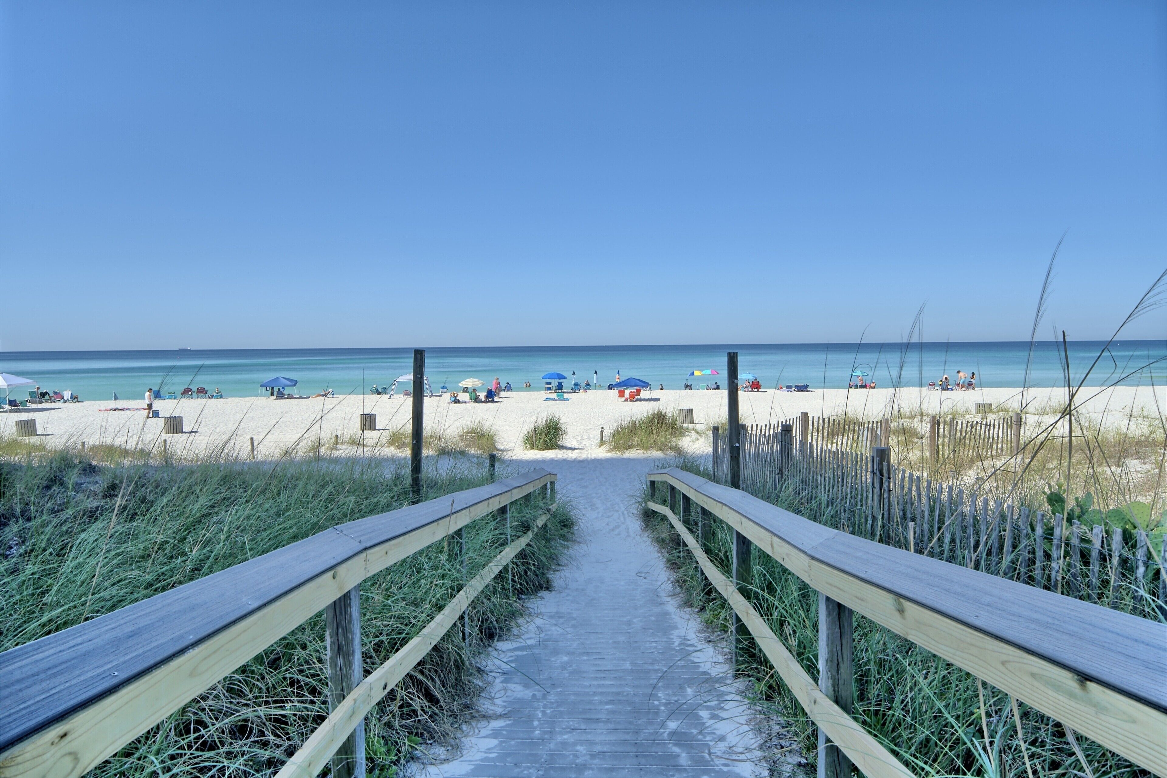 Beach nearby, sun-loungers, beach towels