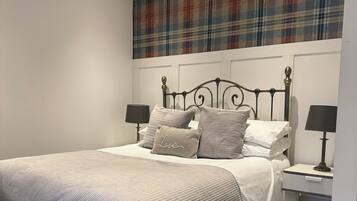 2 soverom, skrivebord, strykejern/-brett og wi-fi (inkludert)